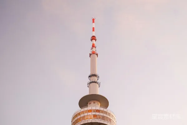 高清摄影 高耸入云的通信塔