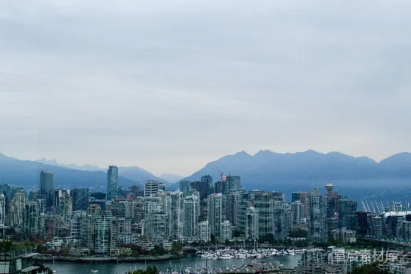 高清摄影 云雾缭绕的城市与山景