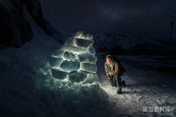 高清摄影 夜晚雪雕中的微笑