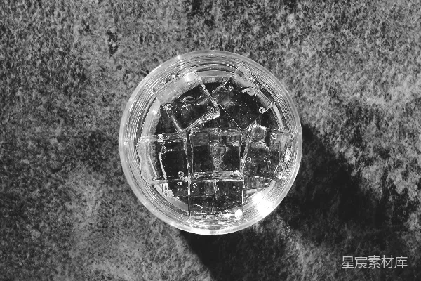 高清摄影 冰块的玻璃杯