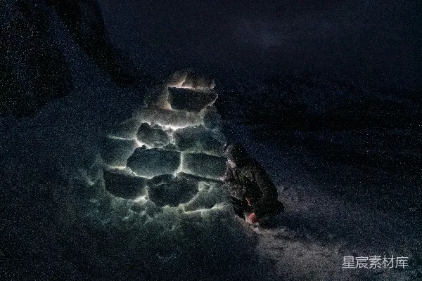 高清摄影 雪地中的温暖火堆
