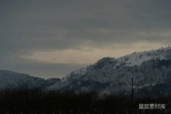 高清摄影 冬日山峦雪景