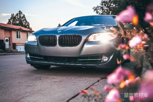 高清摄影 夕阳下的BMW