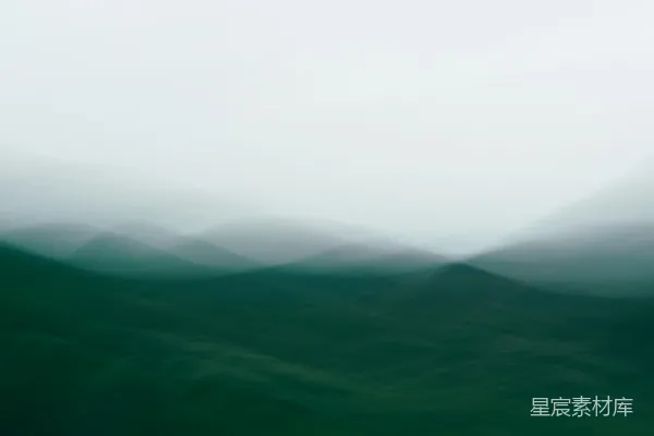 高清摄影 雾中山丘