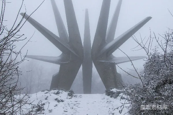高清摄影 雪地中的抽象雕塑