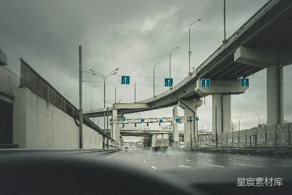 高清摄影 城市高速路的雨天视角