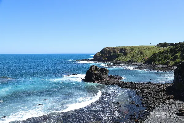 高清摄影 海岸边的岩石与海洋