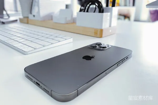 高清摄影 简洁现代办公桌上的iPhone