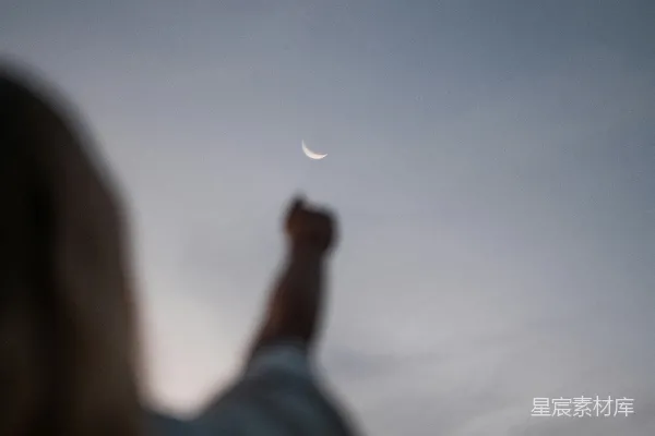 高清摄影 伸手触摸月亮的夜晚