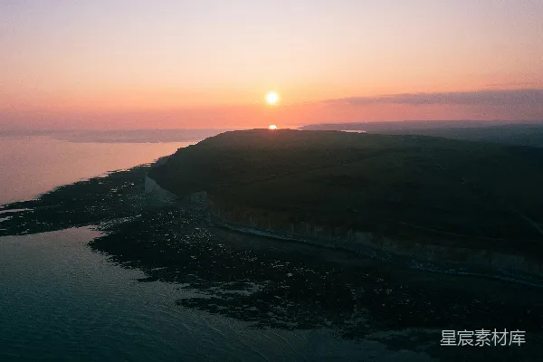 高清摄影 夕阳下的海岸悬崖