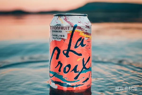 高清摄影 LaCroix在湖畔的宁静时光