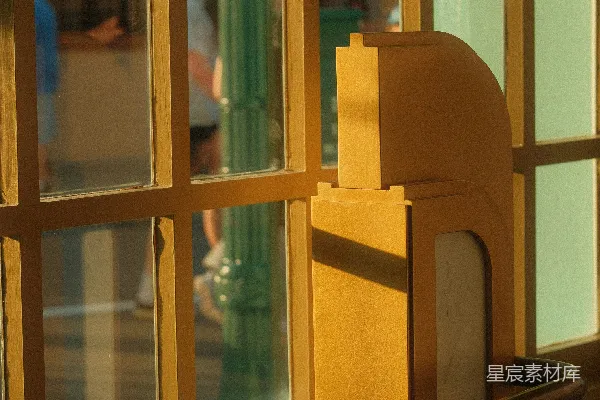 高清摄影 阳光透过窗棂的椅子