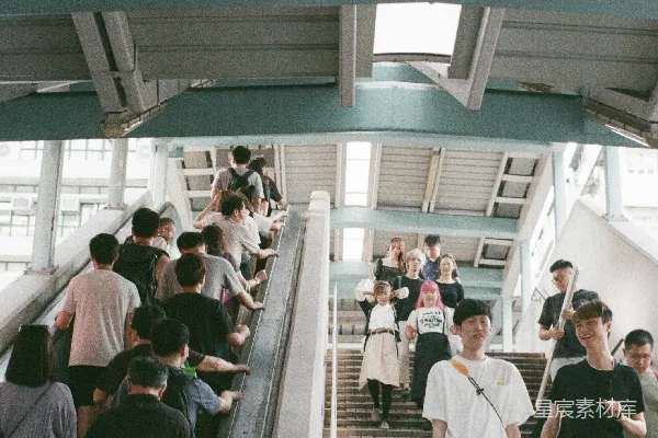 高清摄影 穿梭于楼梯间的日常