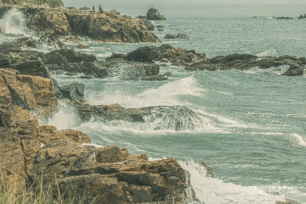 高清摄影 岩石海岸的波浪
