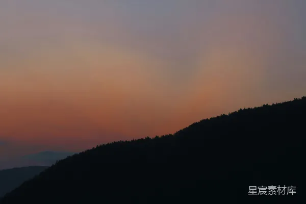 高清摄影 夕阳下的山影