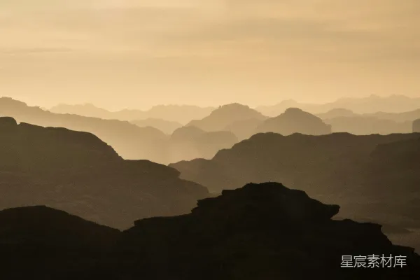 高清摄影 夕阳下的山脉轮廓