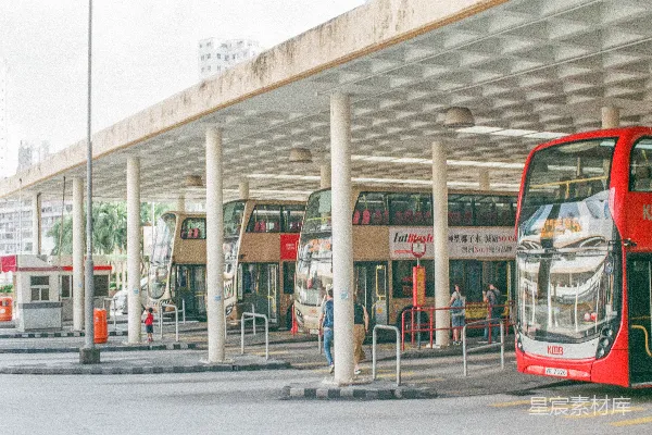 高清摄影 香港街头的公交车站