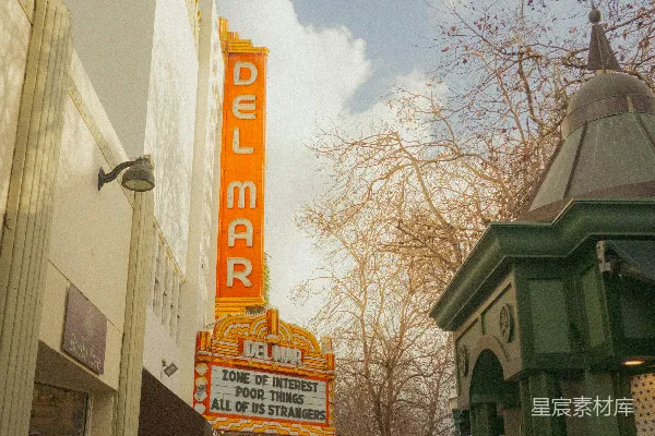高清摄影 Del Mar Theatre的秋日街头