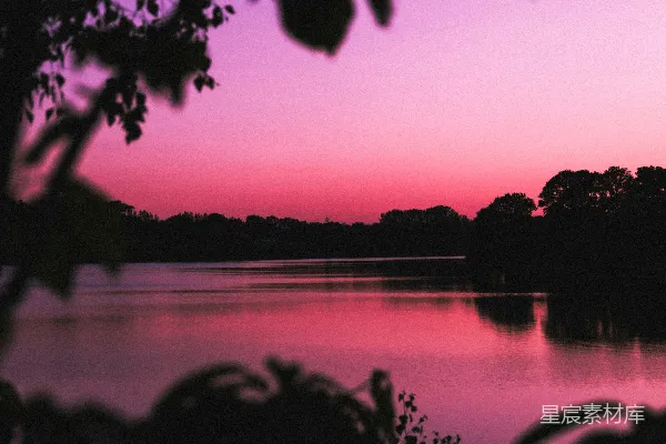 高清摄影 粉红日落的宁静湖景