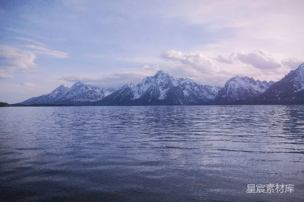 高清摄影 雪山倒影湖面宁静