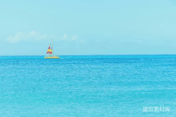 高清摄影 碧海蓝天下的帆船