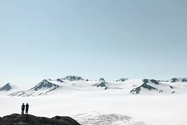 高清摄影 壮丽雪山与攀登者