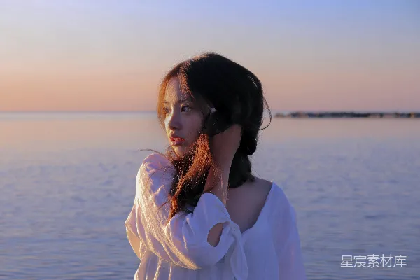 高清摄影 海边的少女剪影