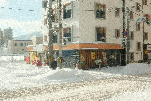 高清摄影 冬日雪景中的城市街道