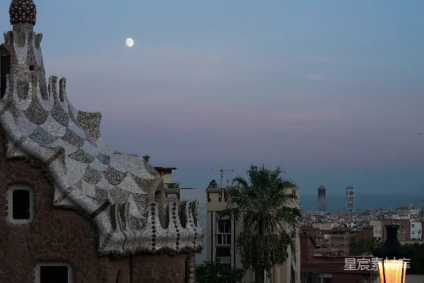 高清摄影 巴塞罗那的夜景与月亮