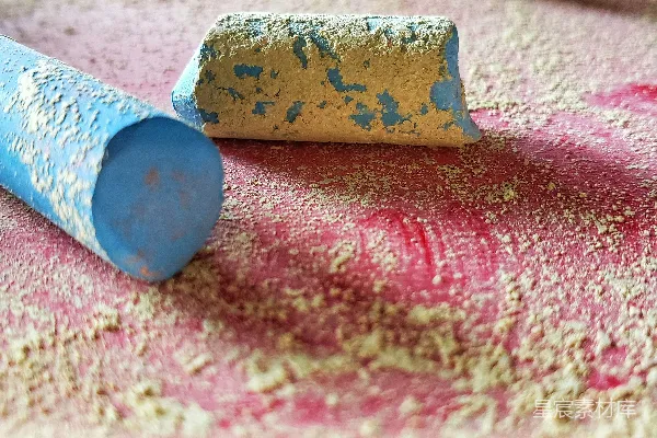 高清摄影 彩色粉笔与粉笔灰