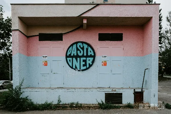 高清摄影 粉白建筑上的Pasta Jner涂鸦