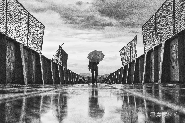 高清摄影 雨中的孤独背影