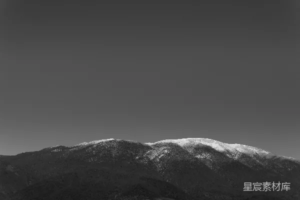 高清摄影 黑白色调的山景