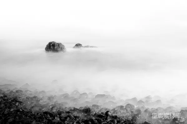 高清摄影 雾海中的礁石