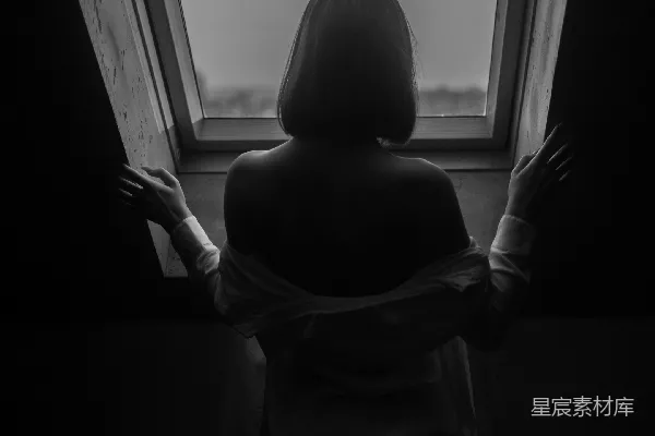 高清摄影 窗边的背影