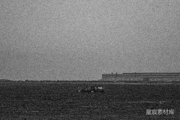 高清摄影 荒凉的田野与工业建筑