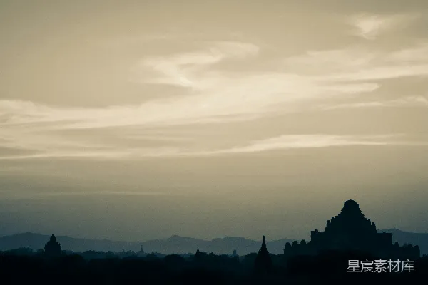 高清摄影 夕阳下的古庙剪影