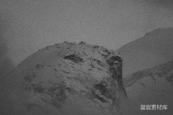 高清摄影 雪峰在雾中