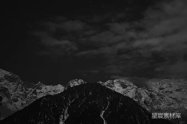 高清摄影 夜幕下的雪山
