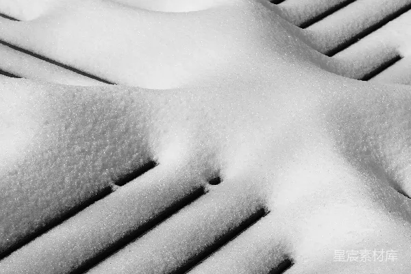 高清摄影 雪覆木椅