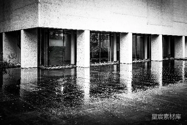 高清摄影 雨后的建筑倒影