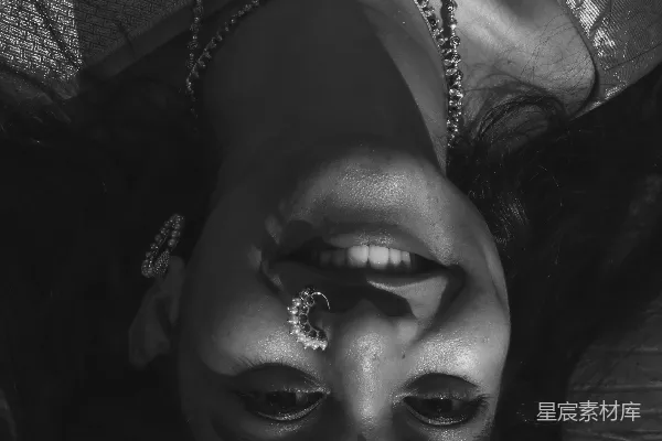 高清摄影 传统印度女性的微笑
