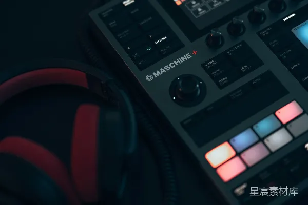 高清摄影 Maschine+音乐制作控制器