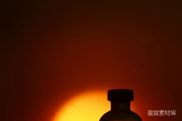 高清摄影 日落时分的玻璃瓶剪影