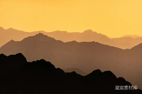 高清摄影 夕阳下的连绵山脉