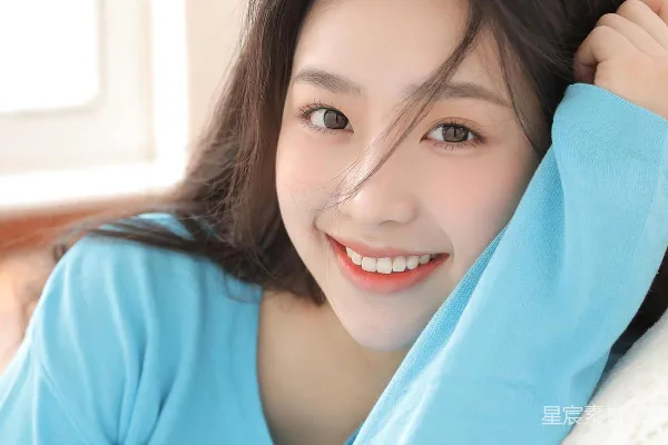 高清摄影 青春活力的微笑女孩