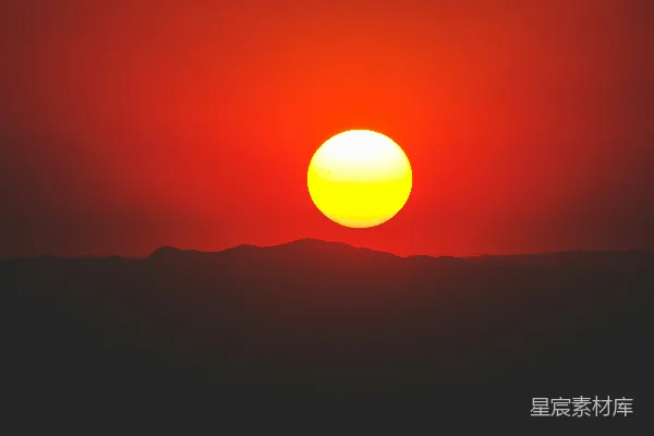 高清摄影 夕阳下的山峦剪影