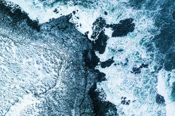 高清摄影 海洋的韵律：俯瞰岩石与浪花