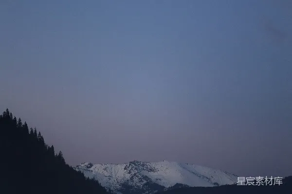 高清摄影 晨曦中的雪山