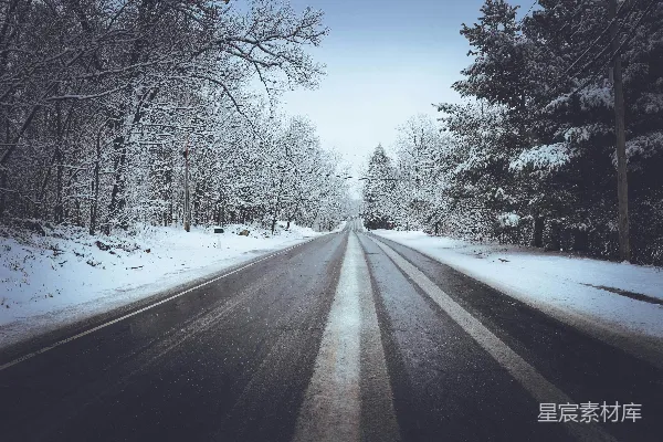 高清摄影 冬日雪景中的乡村道路